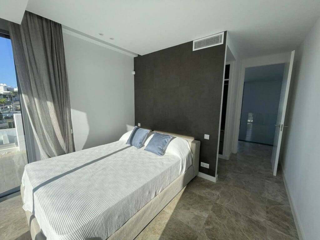 5 Bedroom Detached Villa In Cancelada