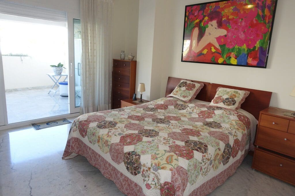2 Bedroom Middle Floor Apartment In Puerto Banús