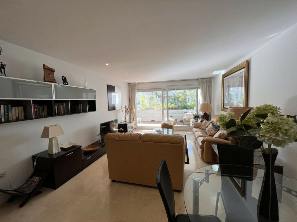 2 Bedroom Middle Floor Apartment In The Golden Mile