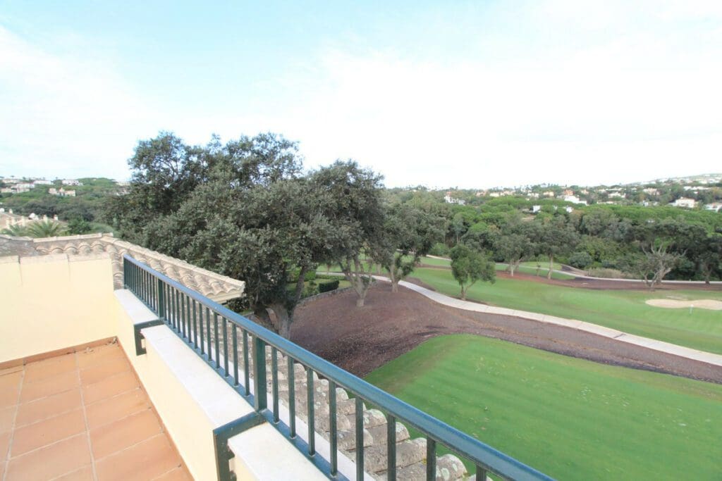 2 Bedroom Penthouse Apartment In San Roque Club