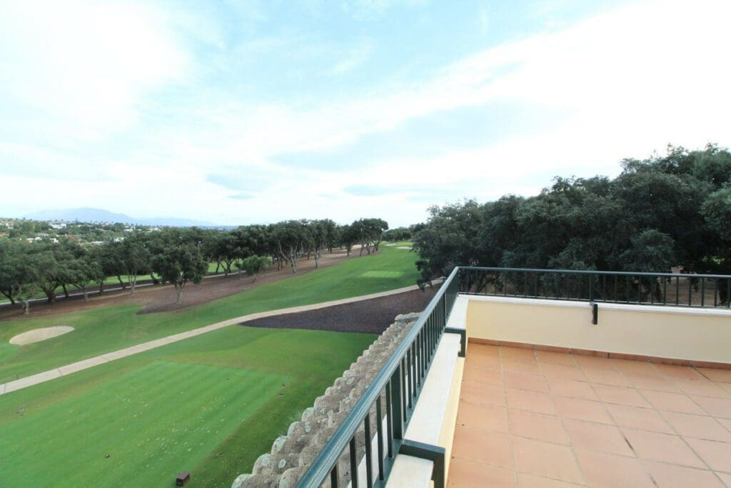 2 Bedroom Penthouse Apartment In San Roque Club