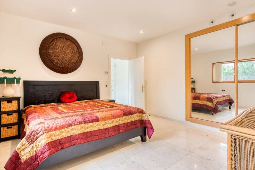 5 Bedroom Detached Villa In El Paraiso