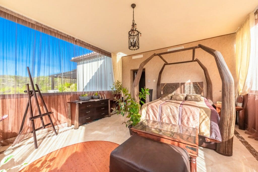 6 Bedroom Detached Villa In Los Arqueros