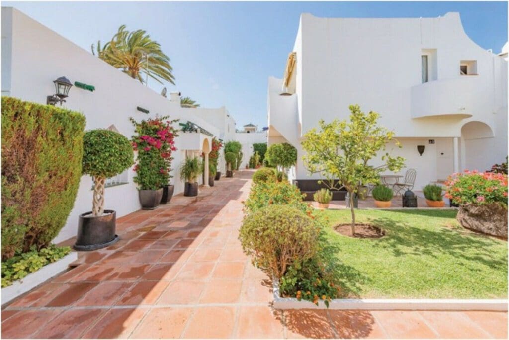 4 Bedroom Terraced Townhouse In The Golden Mile